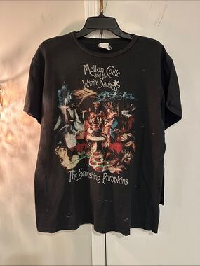 NWT MadeWorn THE SMASHING PUMPKINS  color is black Ultra RARE tee size Medium